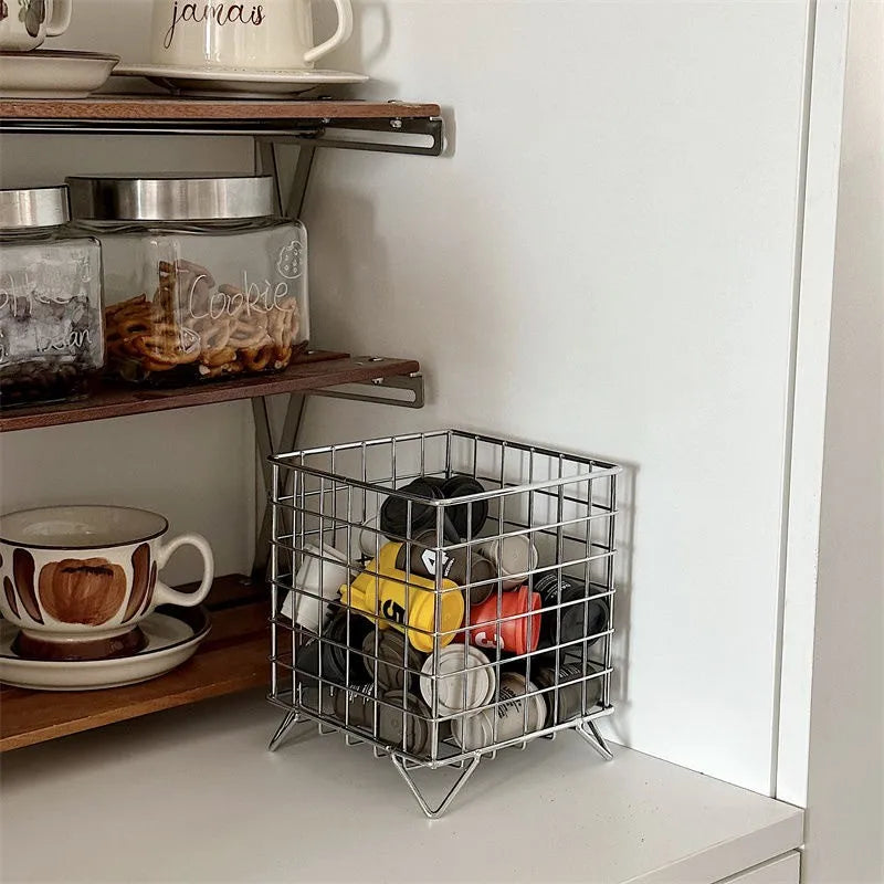 Panier de rangement en fer ajouré à parois droites