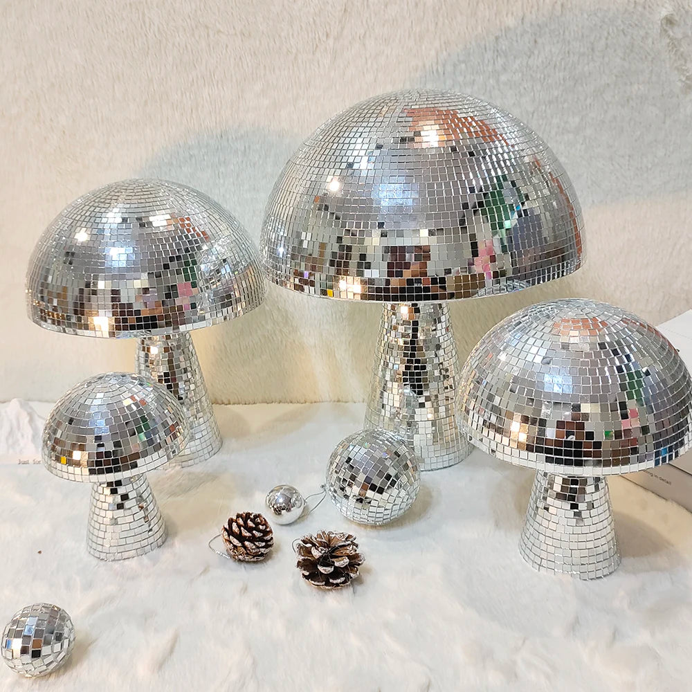 Champignons décoratifs recouverts de facettes miroir