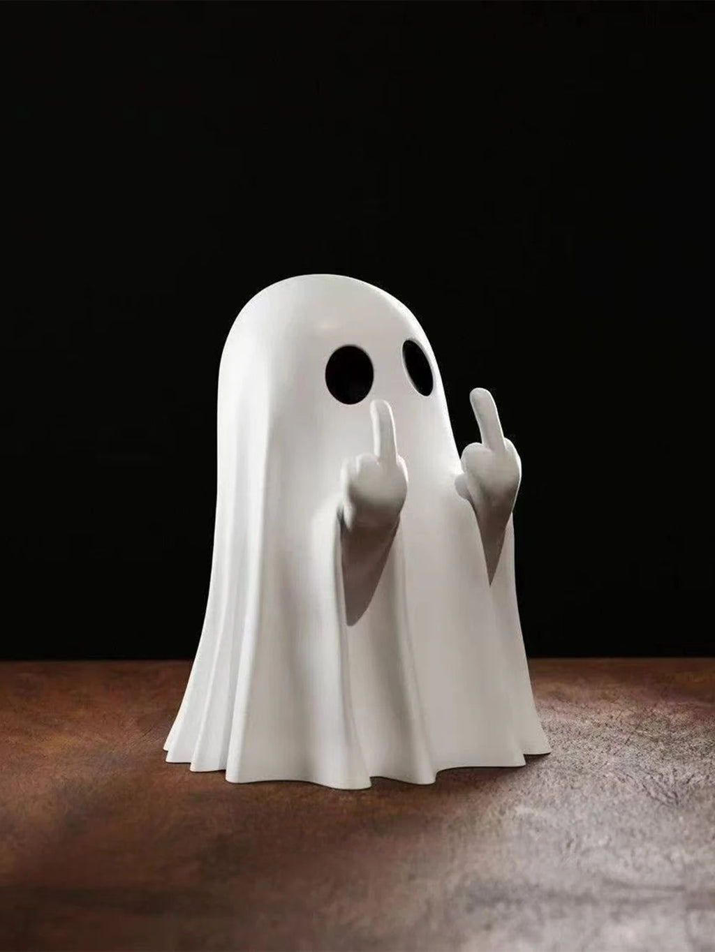 Petite statue de fantôme en résine